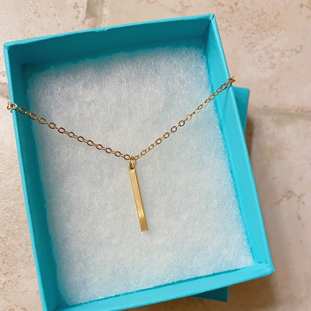 NWOT Gold Bar Necklace